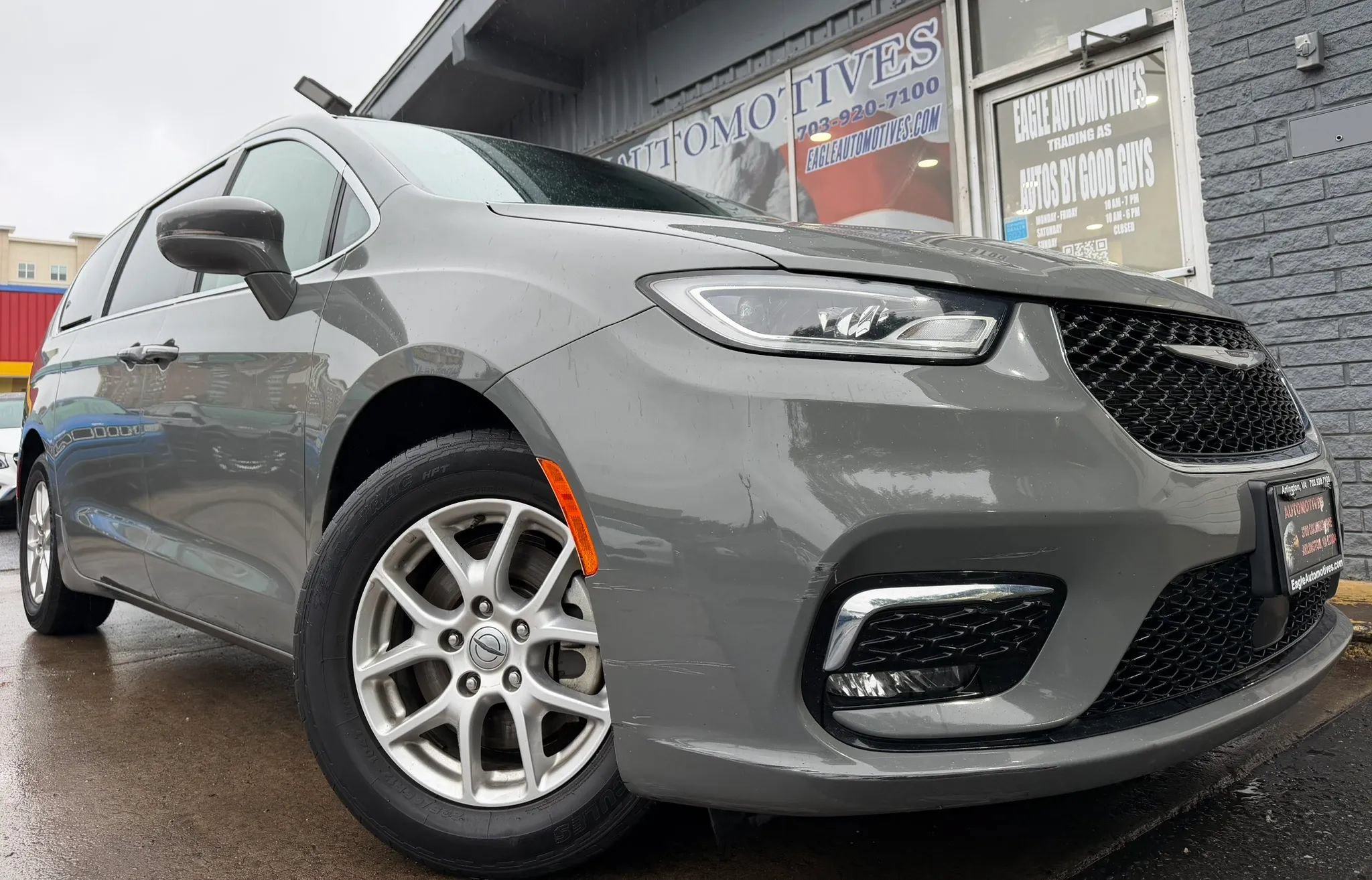 Used 2022 Chrysler Pacifica Touring-L FWD image 1