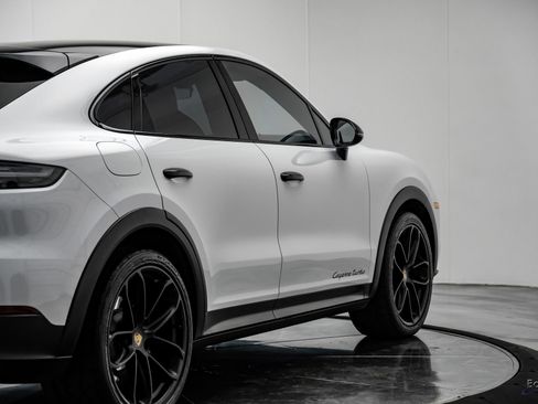 Used 2022 Porsche Cayenne Turbo image 17
