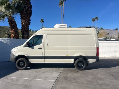 Used 2022 Mercedes-Benz Sprinter 2500 w/ Acoustic Package image 8