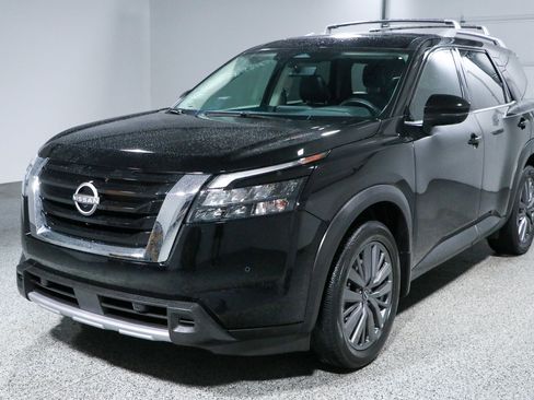 Used 2025 Nissan Pathfinder SL w/ SL Premium Package AWD/4WD image 34