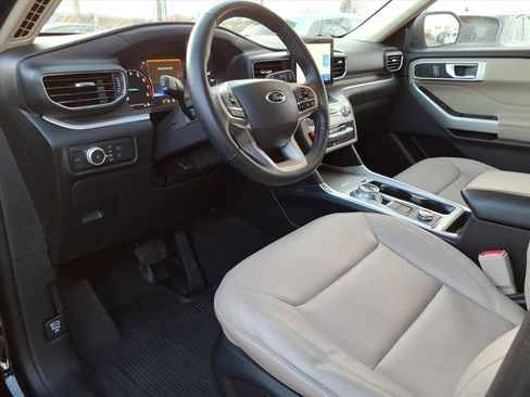 Certified 2022 Ford Explorer XLT w/ Equipment Group 202A image 14