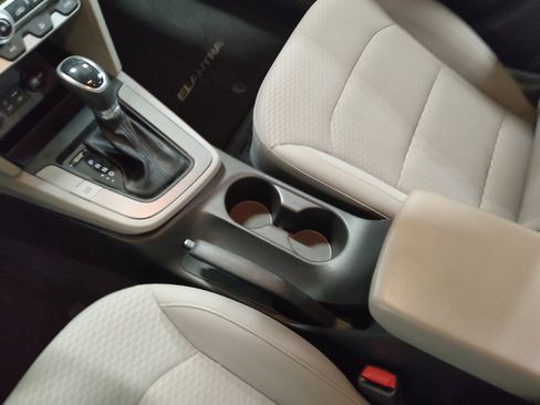 Used 2020 Hyundai Elantra SE FWD image 26