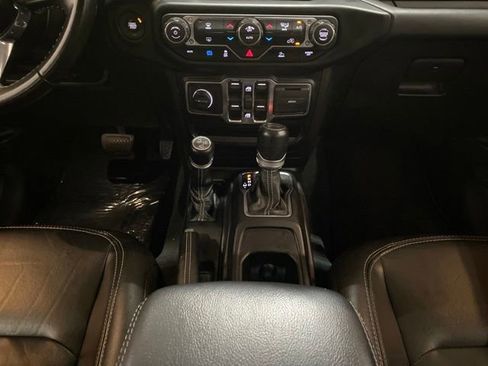 Used 2022 Jeep Wrangler Unlimited Sahara AWD/4WD image 14