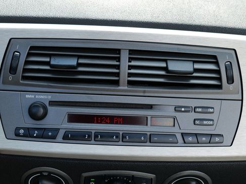 Used 2004 BMW Z4 2.5i image 23