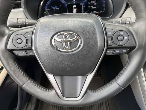 Certified 2024 Toyota Venza Limited image 23