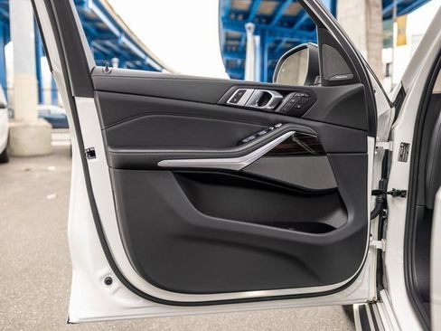 Used 2025 BMW X7 xDrive40i image 38