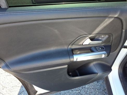 Used 2022 Mercedes-Benz GLB 250 GLB 250 image 20