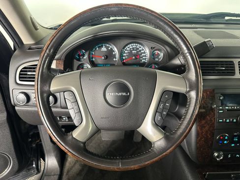 Used 2013 GMC Sierra 2500 Denali w/ Suspension Package, Off-Road AWD/4WD image 10