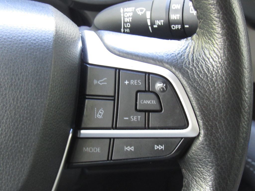 Certified 2024 Toyota Sienna XLE FWD image 28