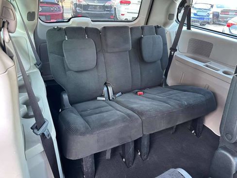 Used 2016 Dodge Grand Caravan American Value Package w/ UConnect Hands-Free Group image 21