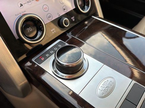 Used 2020 Land Rover Range Rover HSE image 24