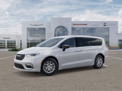New 2026 Chrysler Pacifica Select image 2