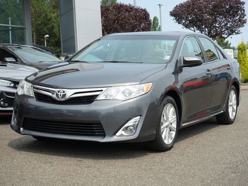 Used 2012 Toyota Camry XLE FWD image 1