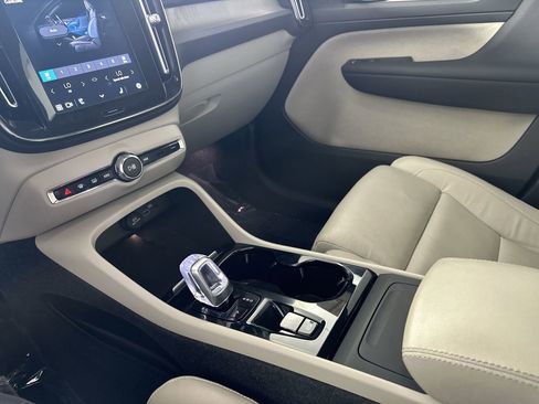 Used 2023 Volvo XC40 B5 Plus w/ Protection Package Premier image 21