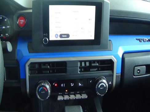 Used 2025 Toyota Tacoma TRD Off-Road image 25