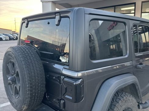 Used 2018 Jeep Wrangler Unlimited Sport S image 2