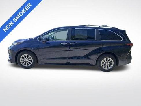 Used 2022 Toyota Sienna XLE w/ XLE Plus Package image 7