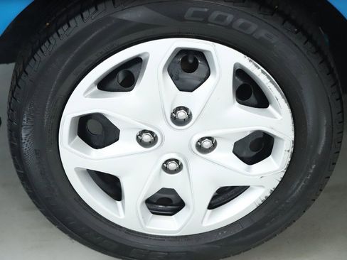 Used 2013 Ford Fiesta SE image 12