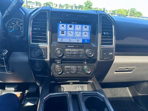 Used 2016 Ford F150 XLT w/ Equipment Group 302A Luxury AWD/4WD image 19