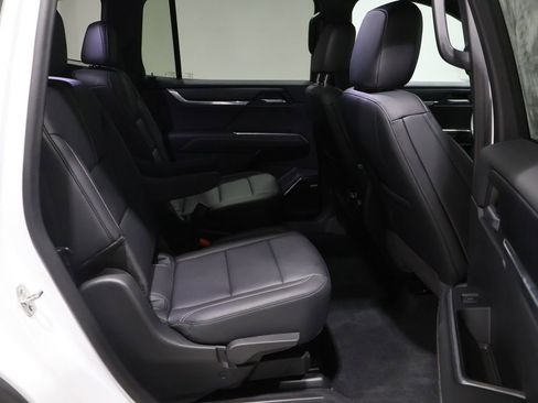 Used 2024 GMC Acadia Elevation image 23