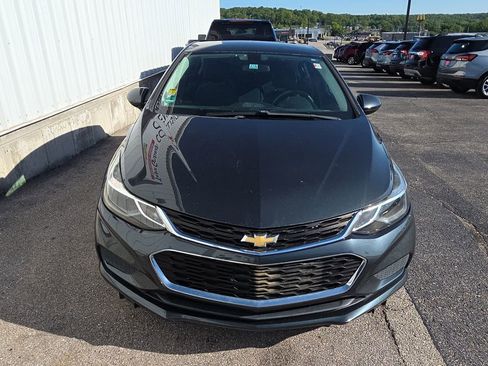 Used 2017 Chevrolet Cruze LT w/ Convenience Package FWD image 2
