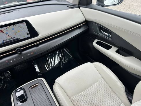 Certified 2023 Nissan Ariya FWD image 18