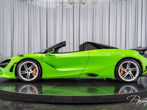 Used 2025 McLaren 750S Spider image 24