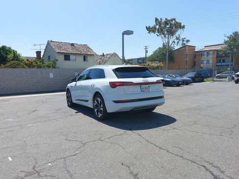 Used 2023 Audi e-tron Premium AWD/4WD image 4