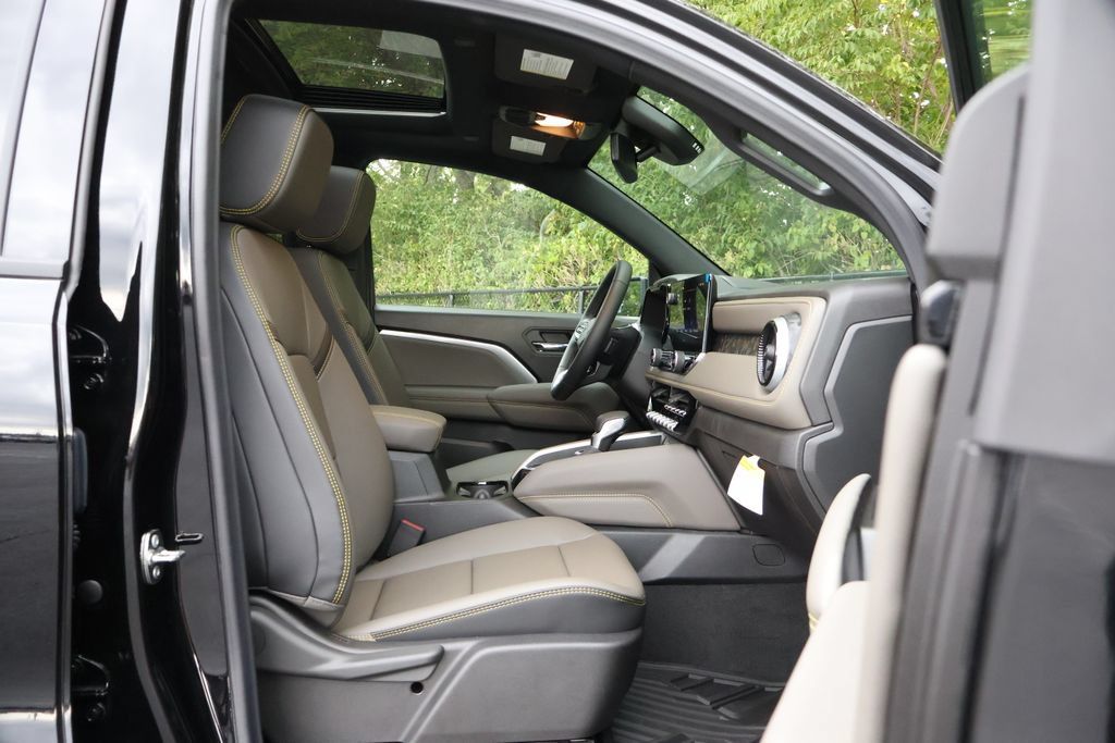 Used 2026 Chevrolet Colorado ZR2 w/ Technology Package AWD/4WD image 42