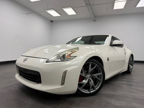 Used 2014 Nissan 370Z Touring w/ Sport Package RWD image 2