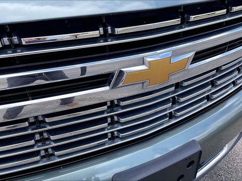 Used 2023 Chevrolet Suburban Premier AWD/4WD image 28