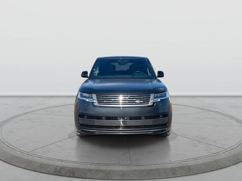 Used 2024 Land Rover Range Rover SV AWD/4WD image 3
