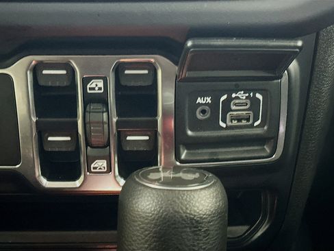 Used 2025 Jeep Wrangler Unlimited Sahara w/ Safety Group AWD/4WD image 25