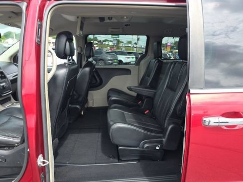 Used 2012 Chrysler Town & Country Touring-L w/ Entertainment Group #2 FWD image 28