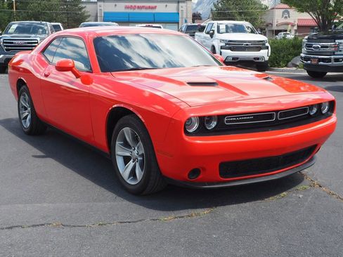 Used 2018 Dodge Challenger SXT RWD image 3
