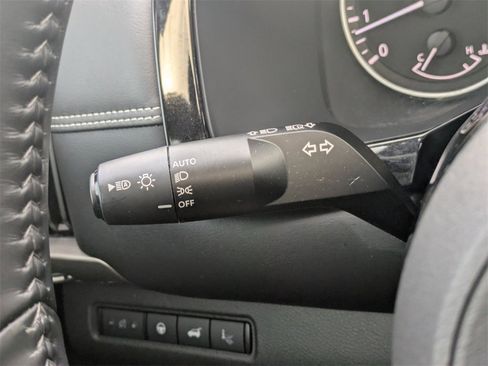 Used 2023 Nissan Pathfinder Platinum w/ Black Appearance Package image 32