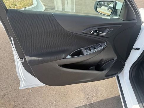 Used 2025 Chevrolet Malibu LT image 5