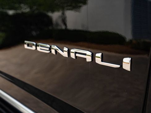 Used 2023 GMC Yukon Denali AWD/4WD image 16