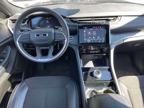 Used 2023 Jeep Grand Cherokee Altitude image 13