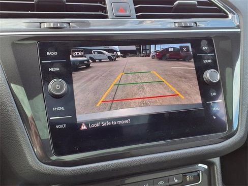 Used 2021 Volkswagen Tiguan SE R-Line image 11