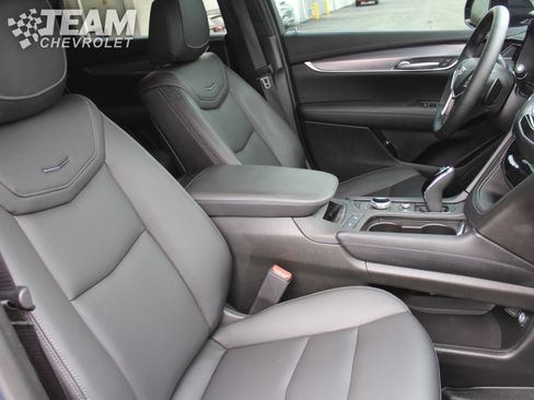 Used 2025 Cadillac XT5 Luxury image 27