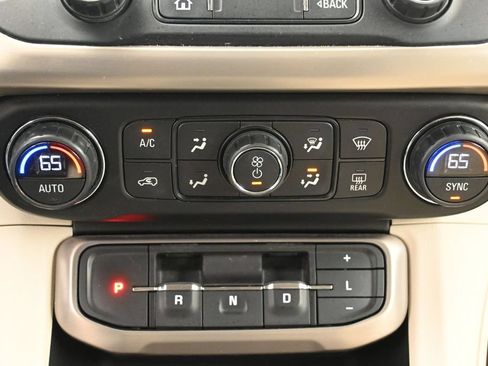 Used 2021 GMC Acadia Denali w/ Denali Ultimate Package AWD/4WD image 26