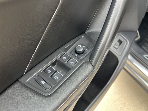 Used 2022 Volkswagen Tiguan SE R-Line FWD image 14