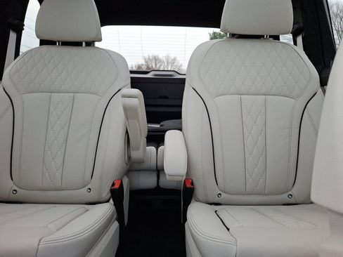 Used 2021 BMW X7 M50i w/ Dynamic Handling Package image 19