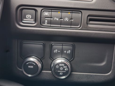 Used 2024 GMC Yukon XL SLT image 23