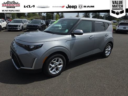 Used 2023 Kia Soul LX w/ LX Technology Package FWD image 1
