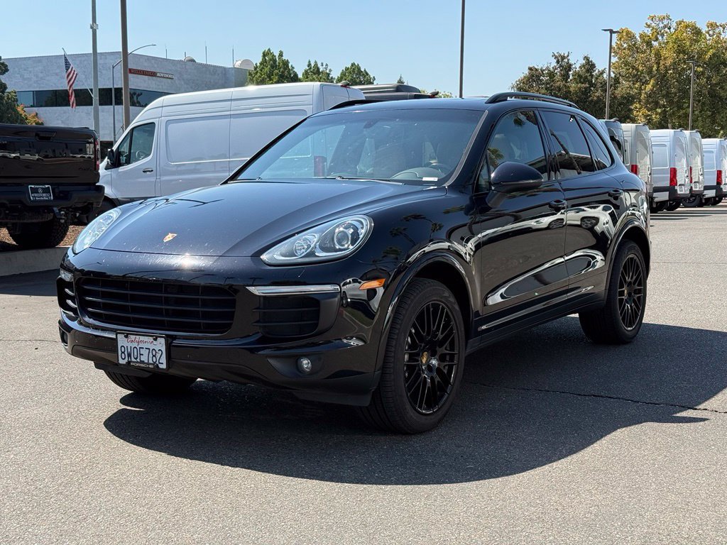 Used 2018 Porsche Cayenne AWD/4WD image 1