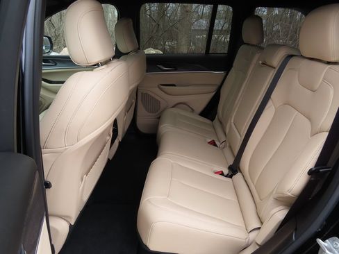 Certified 2025 Jeep Grand Cherokee Limited AWD/4WD image 25