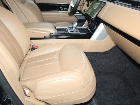 Used 2023 Land Rover Range Rover SE image 3