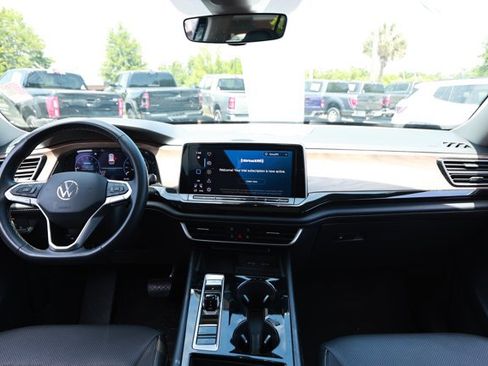 Used 2024 Volkswagen Atlas SE FWD image 31